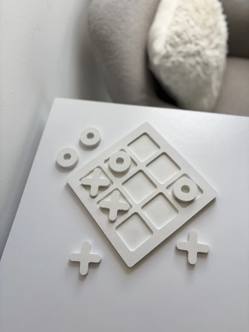 Marea Baja minimal concrete pieces